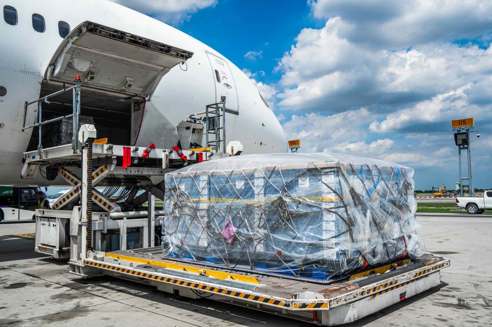 Hàng air là gì? Sự khác biệt giữa hàng air và hàng container -ảnh 1